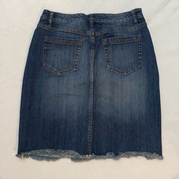 Distressed jean skirt - Picture 4 of 4